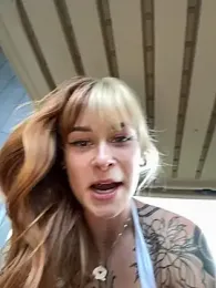 SallyDinosaur webcam model stream image