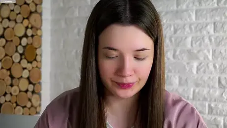 LowOncoming webcam stripchat model stream image