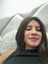 Isabella21_ webcam model stream image