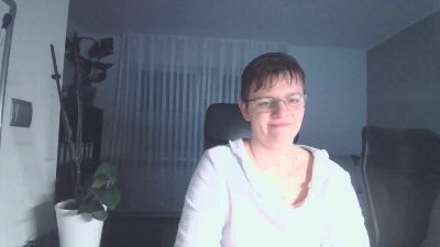 oOSUSIOo webcam model stream image