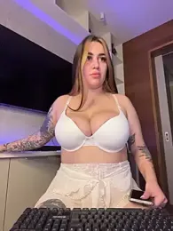 VikiDemini webcam model stream image