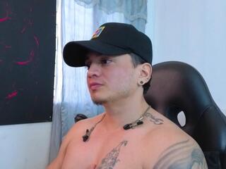 Ahiezer webcam model stream image