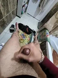 WelloffUpthrow webcam model stream image