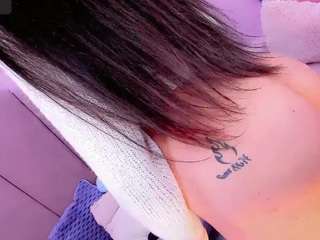 aliisson-doll webcam model stream image