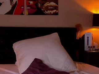 Natalia Velour webcam model stream image