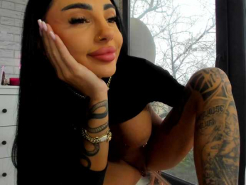 BritneyCharm webcam model stream image