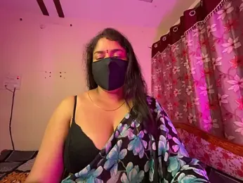 LouleyRanii webcam model stream image