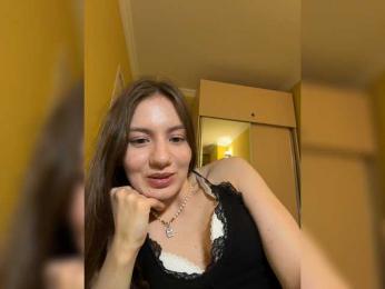 MilkaCrystal01 webcam model stream image