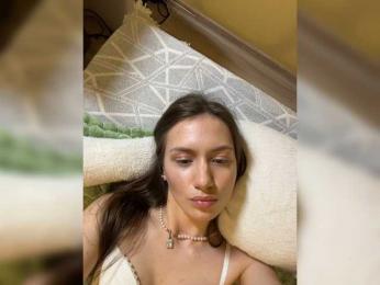 MilkaCrystal01 webcam model stream image
