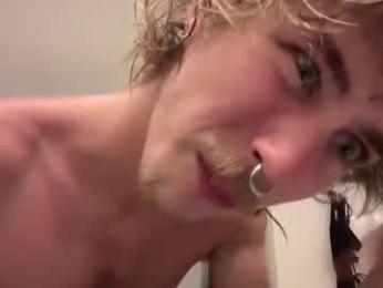 chrisxwood_ webcam model stream image