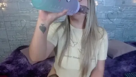 SaraCrow webcam stripchat model stream image