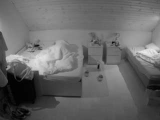 voyeurcam-julmodels-greybed-3 webcam model stream image
