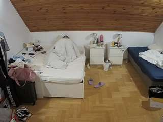 voyeurcam-julmodels-greybed-3 webcam model stream image
