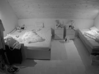 voyeurcam-julmodels-greybed-3 webcam model stream image