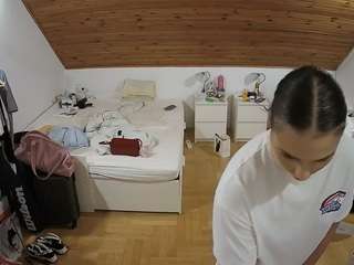voyeurcam-julmodels-greybed-3 webcam model stream image