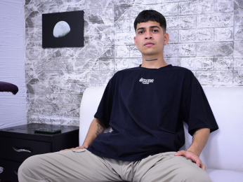 AlexVanz webcam model stream image