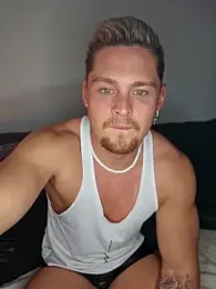 EddyRise- webcam stripchat model stream image