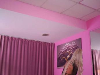 LaraBrynn webcam bongacams model stream image