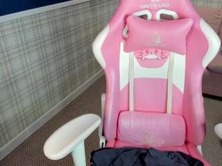 chloe-whitee webcam model stream image