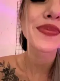 MiaMinx webcam model stream image