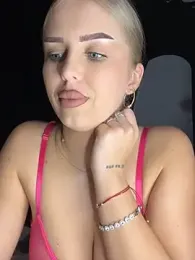 AubrieleRouj1 webcam model stream image