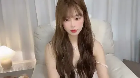 Yuuuuuly webcam stripchat model stream image