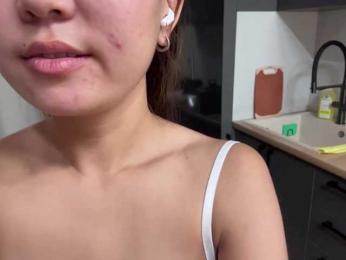 Naomi33 webcam model stream image