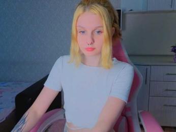 TinyDoll webcam model stream image