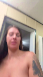 TastyCaroline93 webcam model stream image