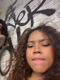 CurlyOopsieXXX webcam model stream image