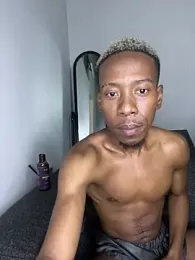 RoyaltyRox webcam model stream image