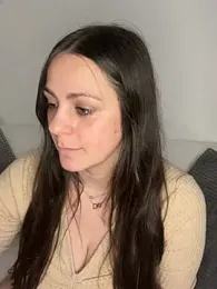 Loella-Rose webcam model stream image