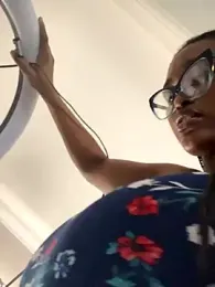 Bustygoddess32 webcam model stream image