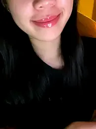 Uyennii02 webcam model stream image