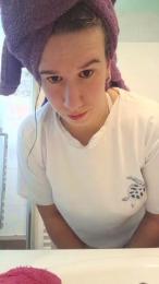 Brit webcam model stream image