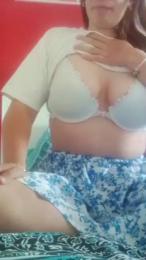 Brit webcam model stream image