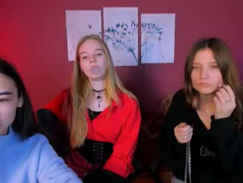 kira_light__ webcam model stream image