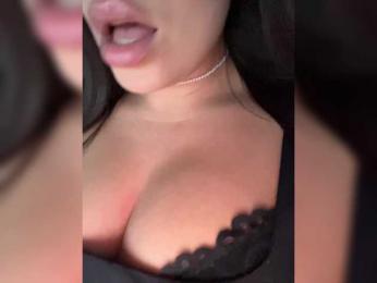 -Hennessy- webcam model stream image