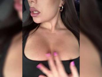 -Hennessy- webcam model stream image