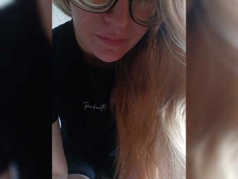 Mmmmyyyyrrrr webcam model stream image
