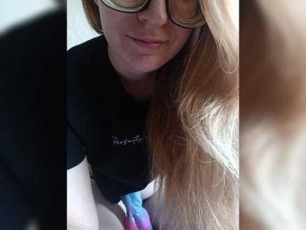 Mmmmyyyyrrrr webcam model stream image