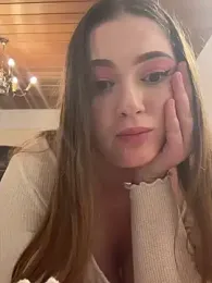 Kamilla_Loop webcam model stream image