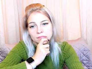 kristihoward webcam model stream image