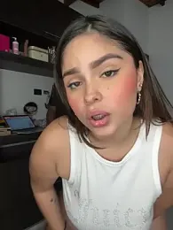 Sarasweet_sex webcam model stream image