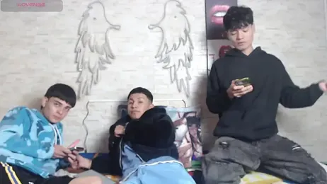 axel_milo_kairo_and_noa webcam model stream image