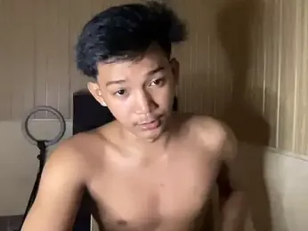 YourcumBoy77 webcam model stream image