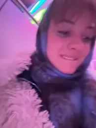 Only_April webcam model stream image