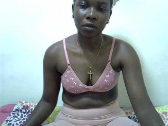 Prettylovie webcam model stream image