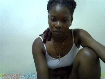 Prettylovie webcam model stream image