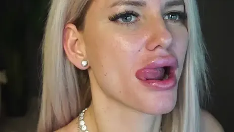 SweetBlondy35 webcam model stream image